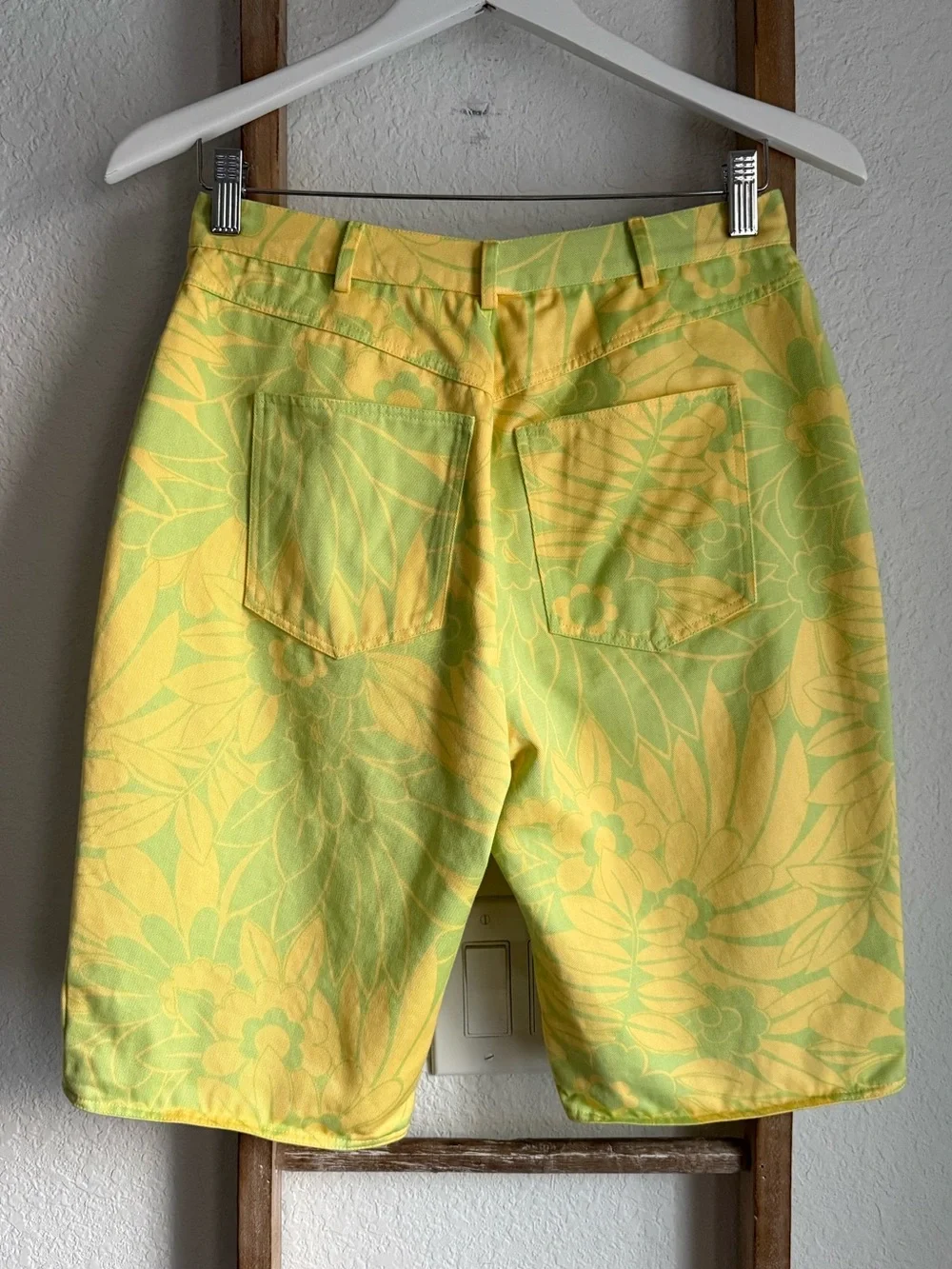 Michael Kors Bermuda Lemon & Lime Floral Print Shorts NWT Sz: 10